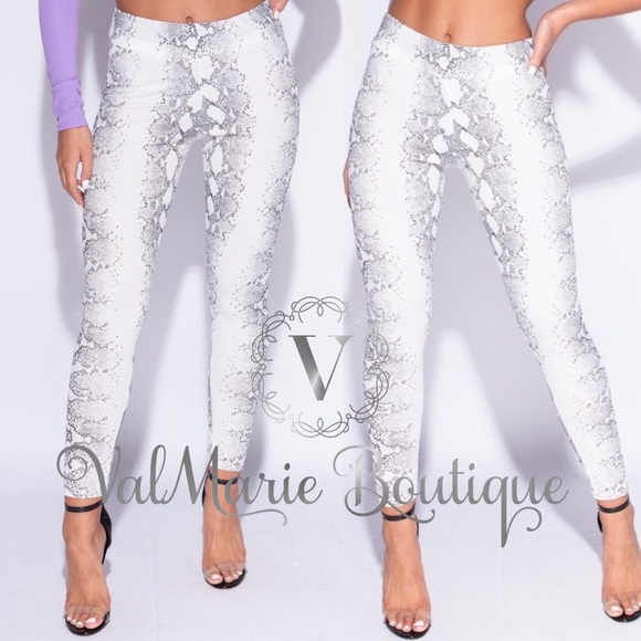 Stretchy snake skin print legging pants - Picture 3 of 7
